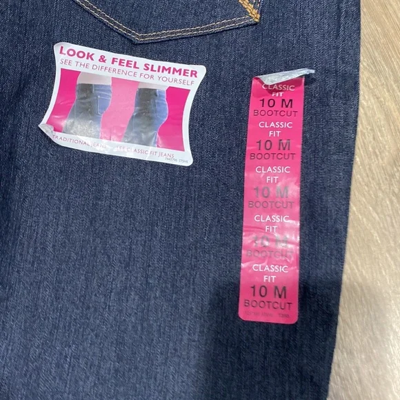 🧵 NWT Lee At The Waist Classic Fit Bootcut Dark Wash Jeans 🧵 - Picture 2 of 7
